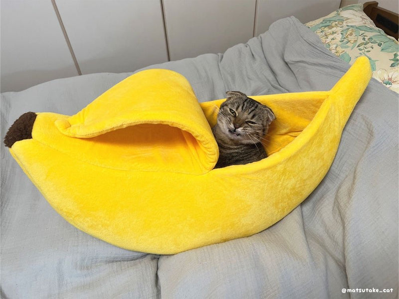 NatureMan Creative Banana Shape Dog Cat Bed Cute Banana Puppy Pad Kennel Warm and Soft Pet Cat Supplies Kitten Puppy Bed (Large)
